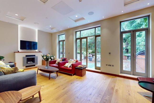 Flat for sale in Rutland Gate, London