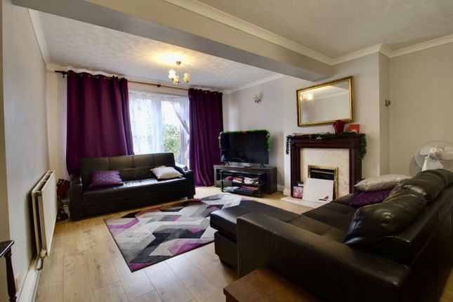 10, Tansey Close, Romford photo 3