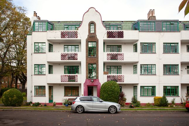 317949 - Ealingvillage_Kelliott_002.Jpg