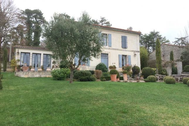 Country house for sale in Puymoyen, Poitou-Charentes, 16400, France