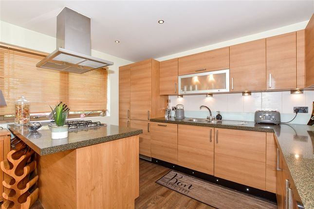 Braeburn Road Ifield, Crawley photo 3