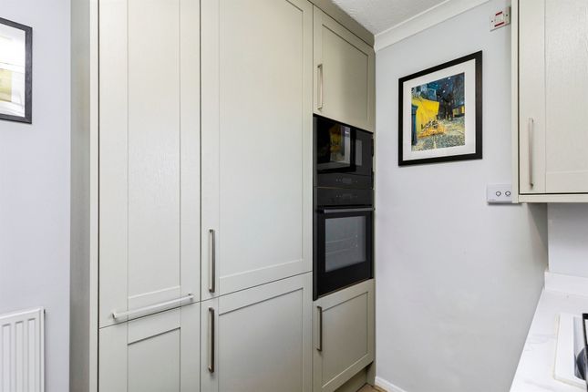Gordon Road, Burgess Hill photo 4