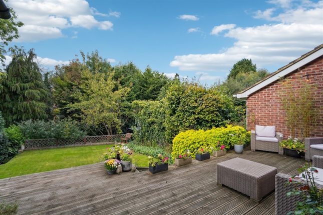 5, Lawford Close, Chorleywood photo 2