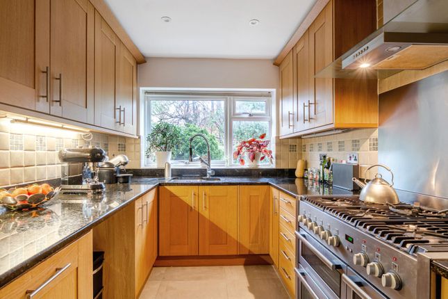 7 Hurst Lodge,, Gower Road, Weybridge photo 3