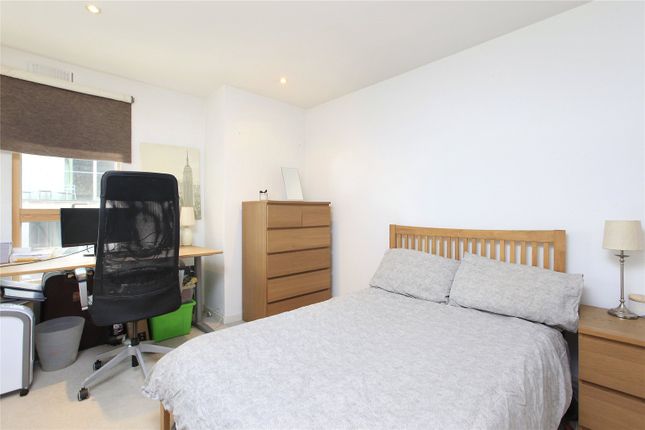 Flat to rent in Hardwicks Square, Wandsworth, London