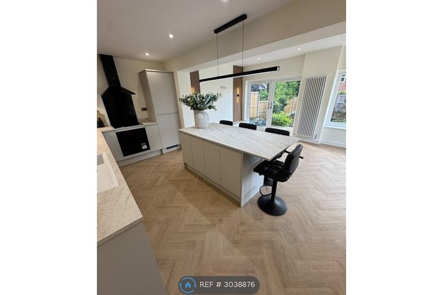 Diamond Close, Stoke-On-Trent photo 4