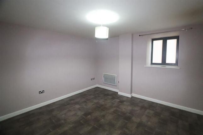 Flat to rent in Smiths Flour Mill, Wolverhampton Street, Walsall