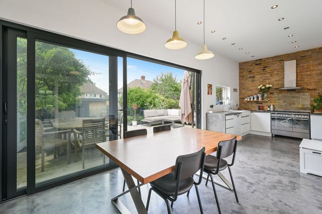 29 Lingfield Avenue, Kingston Upon Thames photo 2