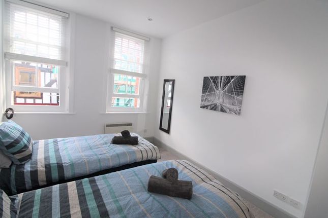 Flat to rent in High Street, Winchester