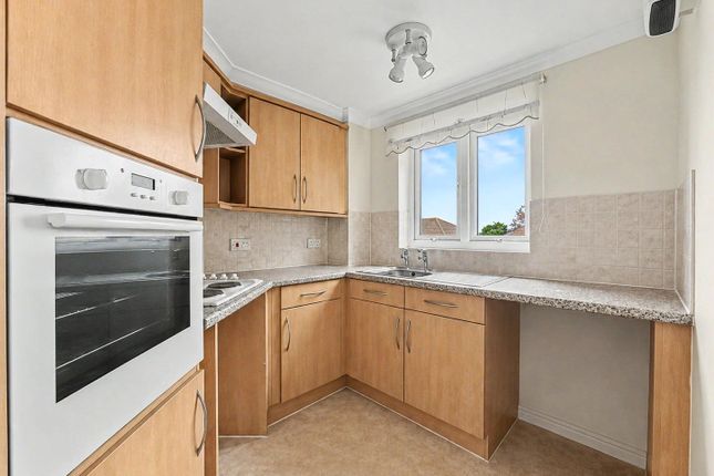 Flat 24, Appletree Court, 117, High Street, Gillingham photo 3