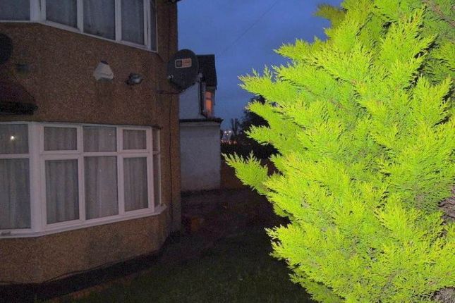 Lyon Park Avenue, Wembley photo 4