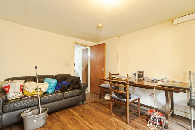 112, Woodsley Road, Leeds photo 3