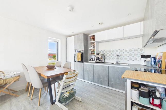 Flat 15, 12, Hobbs Way, Gloucestershire photo 4