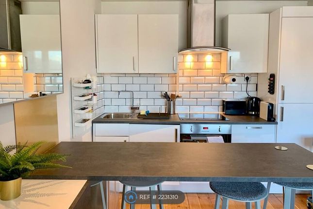 Thumbnail Flat to rent in Battersea Rise, London