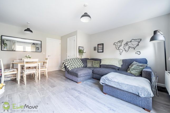 5, Benham Place, Tadley photo 4