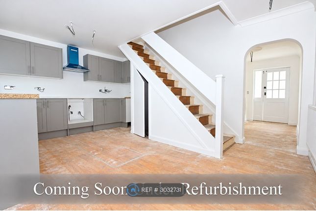 Larchwood Close, Chatham photo 4