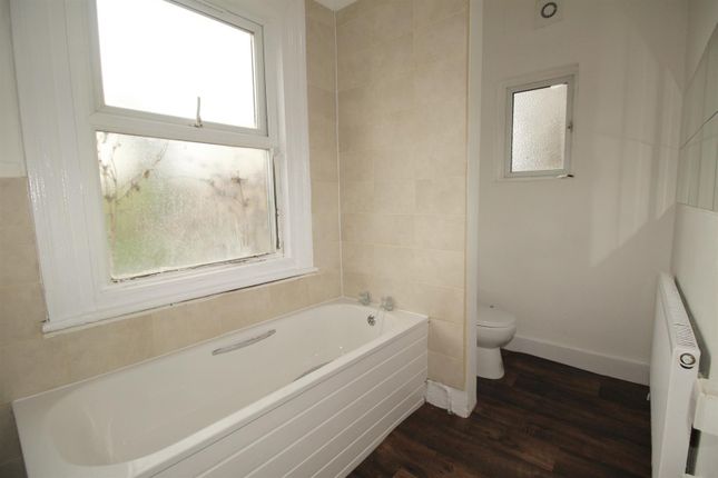 25a, Silver Street, Middlesex photo 5
