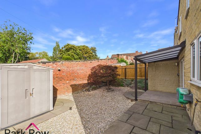 16, Hall Court, Knottingley photo 4