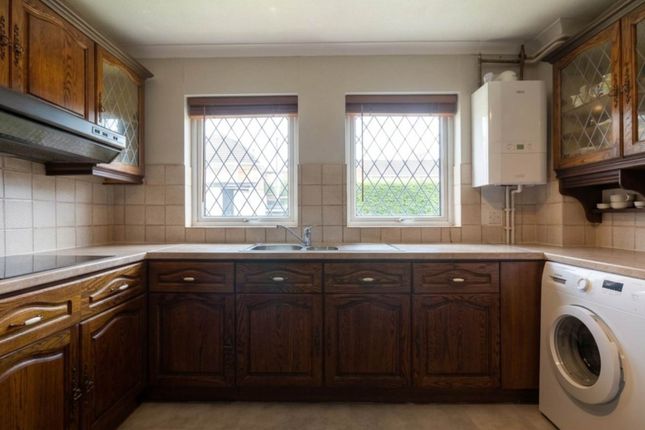 45, St Etheldredas Drive, Hatfield photo 2
