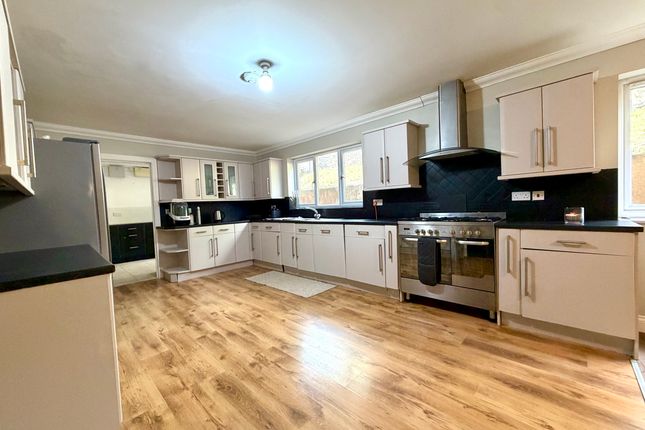 23 Springfield Rise, Treharris photo 4