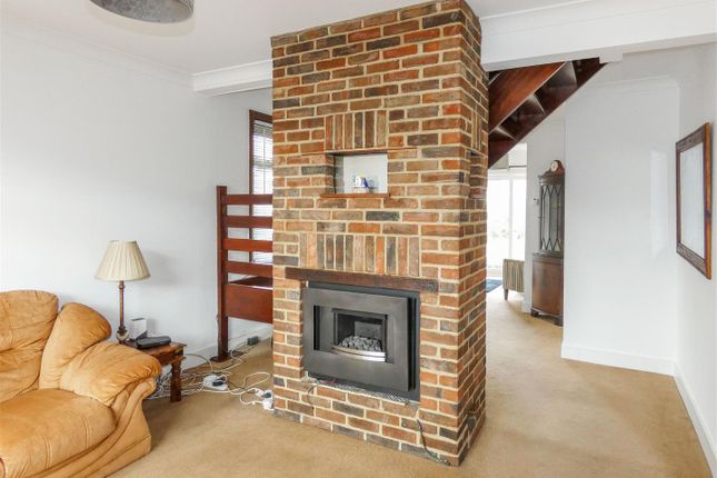 32, Walders Road, Rustington photo 4