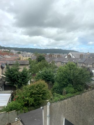 Terraced house to rent in High Street, Bangor