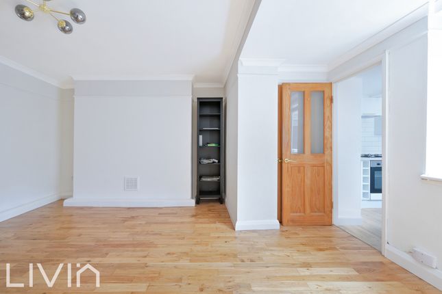 Flat 2, London photo 3