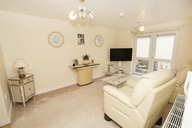 18 Manor Gardens, Hough Fold Way, Bolton photo 2