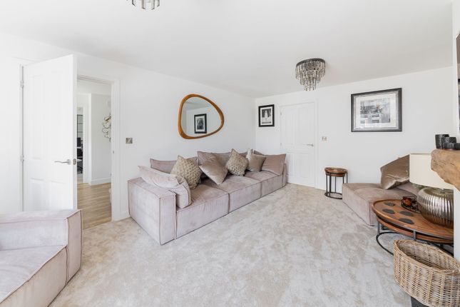 46 Herald Gardens, Abingdon photo 3