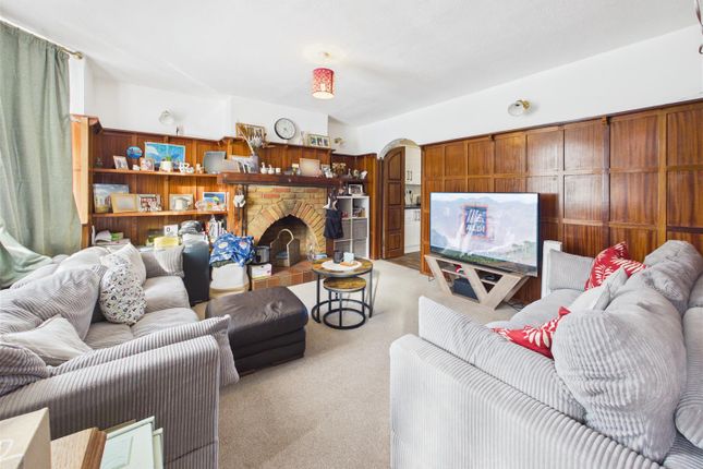 23, Wordsworth Road, Addlestone photo 2