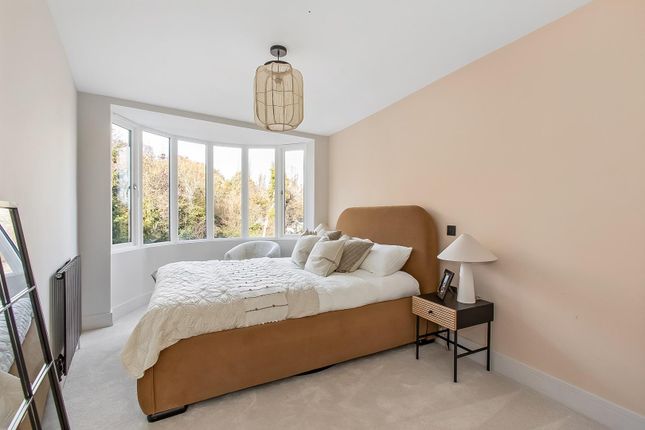 Flat 2B, Evergreen Place, London photo 4