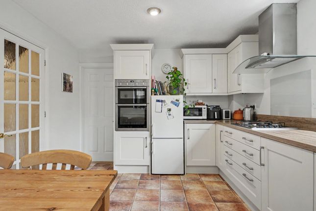 9 Wordsworth Close, Southampton photo 4