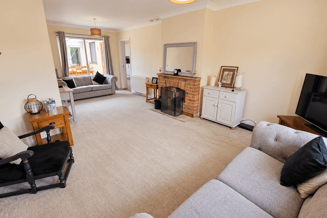 27 Oakwood Avenue, West Mersea, Colchester photo 2