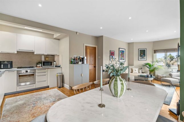 Flat 6, 70, White Hart House, Hampton photo 3