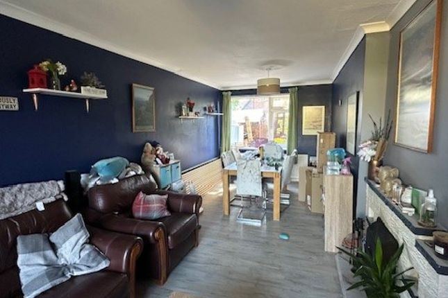 42, REDFIELD COURT, THATCHAM photo 3
