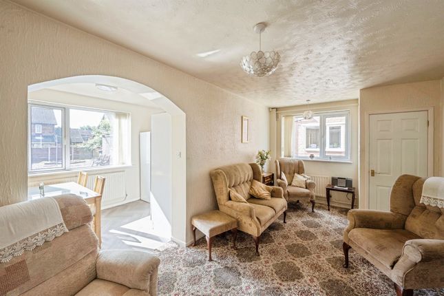 3, Wroxham Way, Doncaster photo 3