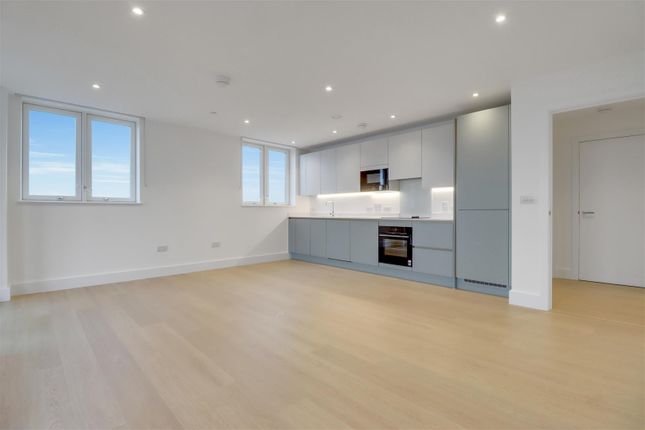 Thumbnail Flat to rent in Herne Hill Road, London