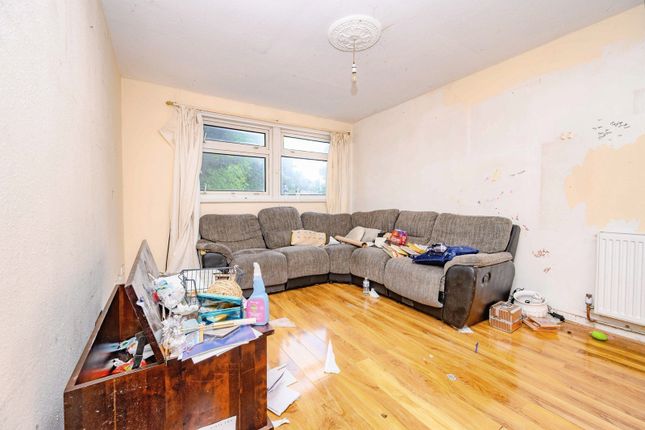 8, Thrales Close, Luton photo 2