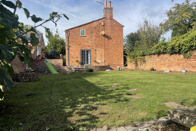 Smalley House, School Lane, Kneesall, Newark photo 3
