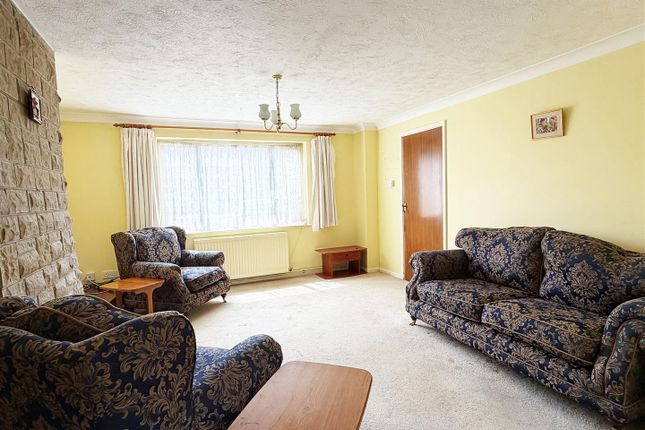 26, Oakdene, Chobham photo 3