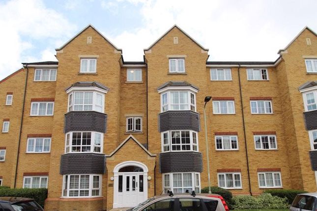 Thumbnail Flat for sale in Henley Road, Bedford