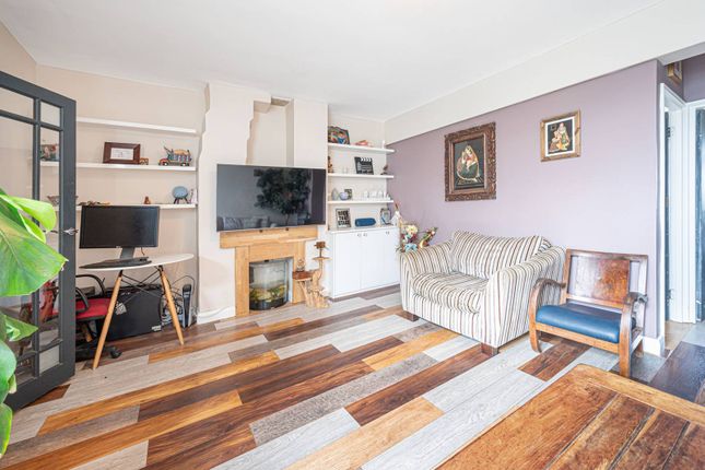 Flat for sale in Sunnyside, Child's Hill, London