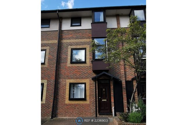 Thumbnail Terraced house to rent in Barnfield Place, London