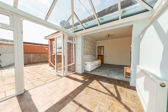 35 Hill Rise, Leicester photo 4