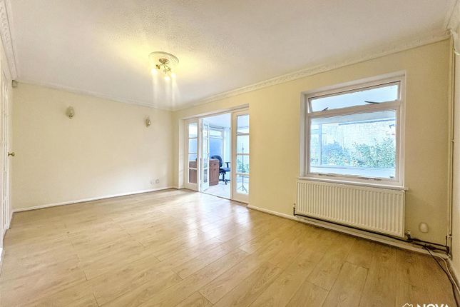 Bracklesham Gardens, Luton photo 3