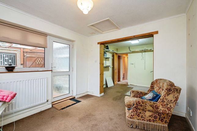 21, Damgate Lane, Great Yarmouth photo 3