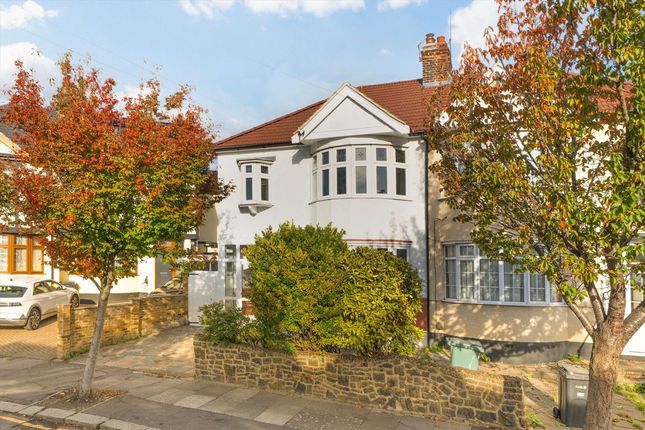 3-bed house on Avondale Crescent, Ilford, £2,900/mo