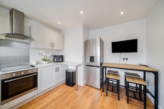 201, Lynhurst Crescent, Uxbridge photo 4