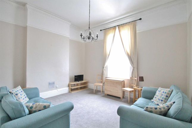 Thumbnail Flat to rent in Wrotham Road, Meopham, Gravesend
