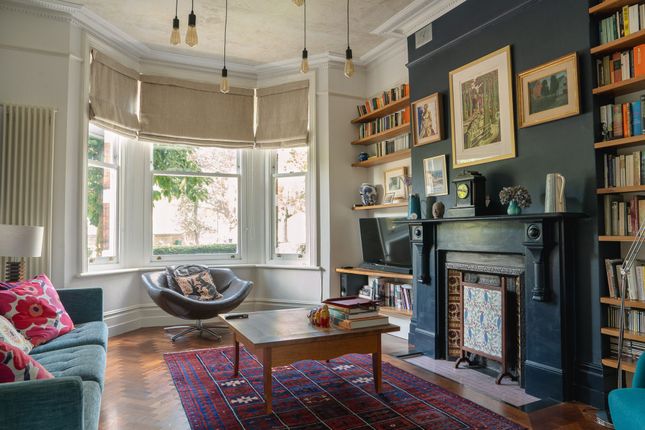 6 Dalgarno Gardens, London photo 3